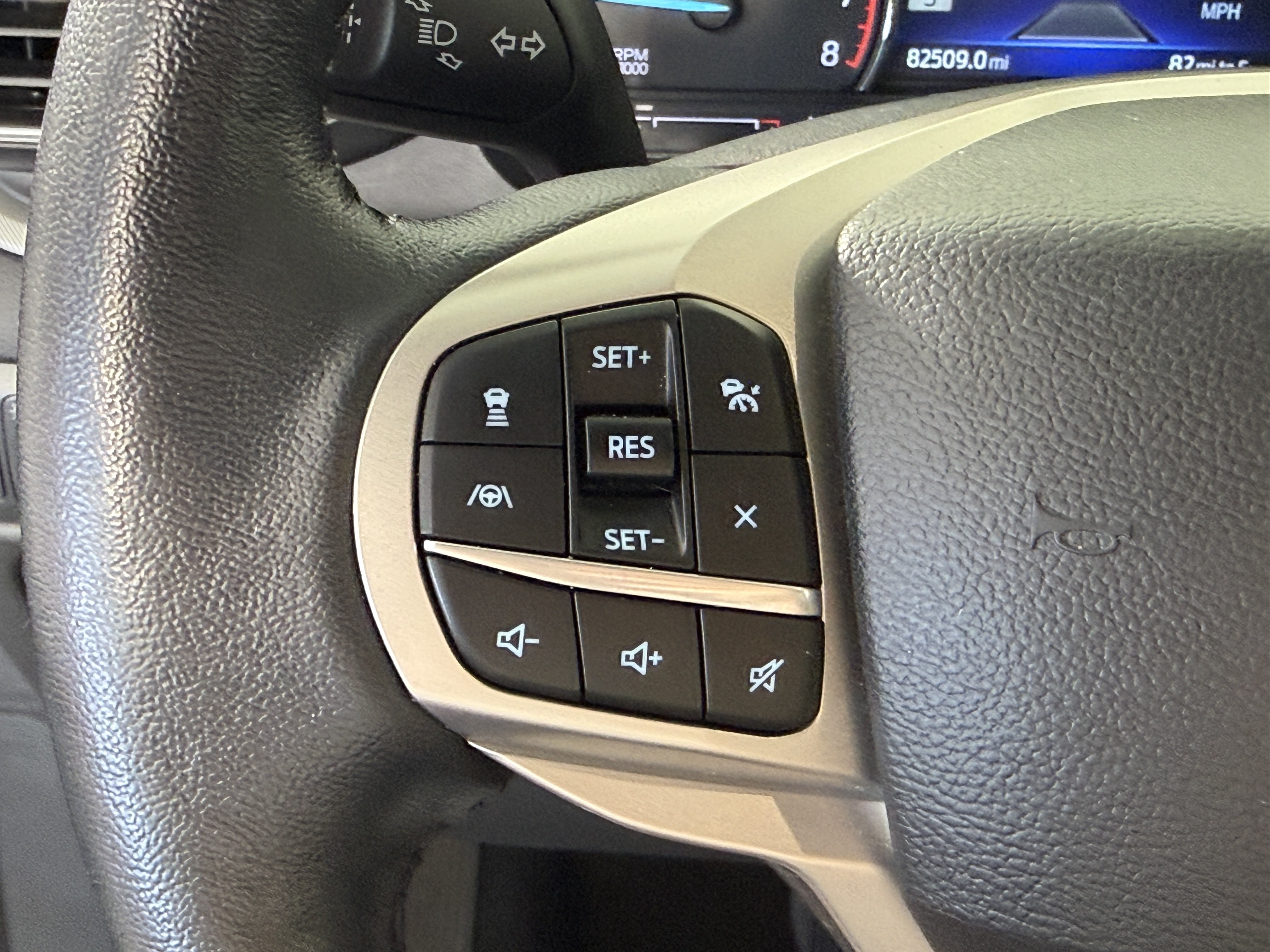 Certified 2022 Ford Explorer XLT w/ Equipment Group 202A RWD image 25