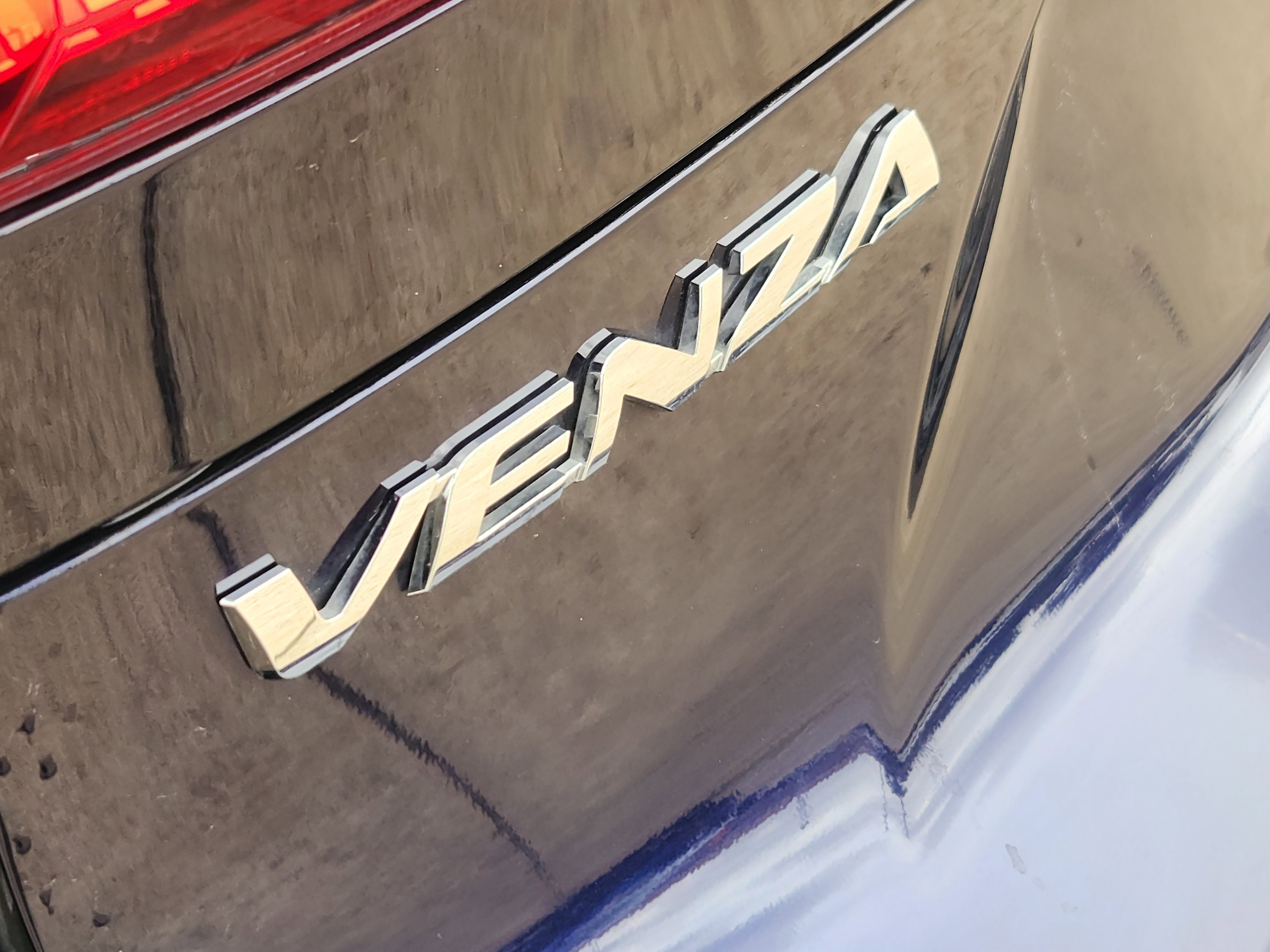 Used 2022 Toyota Venza XLE AWD/4WD image 8