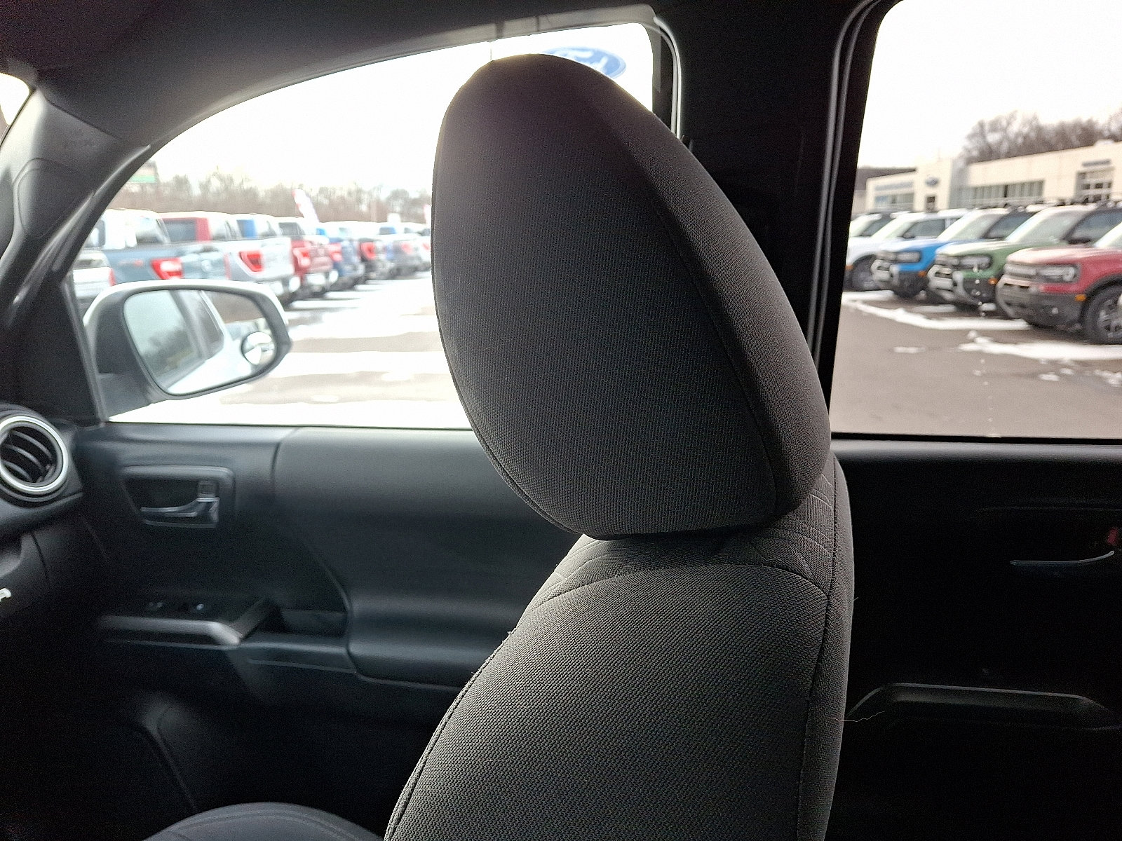 Used 2017 Toyota Tacoma TRD Off-Road image 17