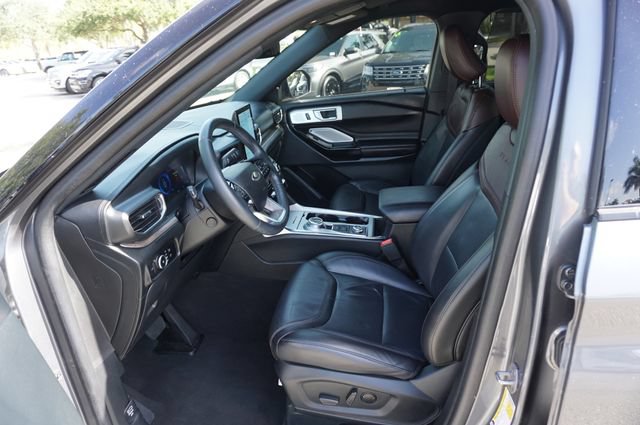 Certified 2023 Ford Explorer Platinum w/ Technology Package AWD/4WD image 21