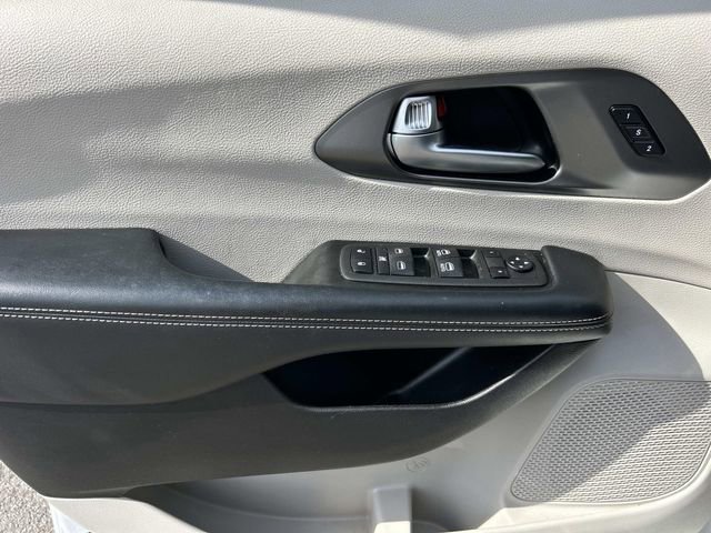 Used 2022 Chrysler Pacifica Touring-L FWD image 34