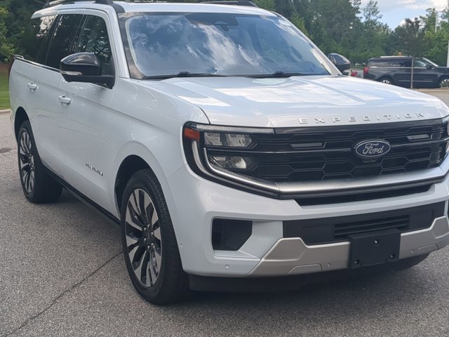 Certified 2025 Ford Expedition Platinum w/ Driver's Package AWD/4WD image 10