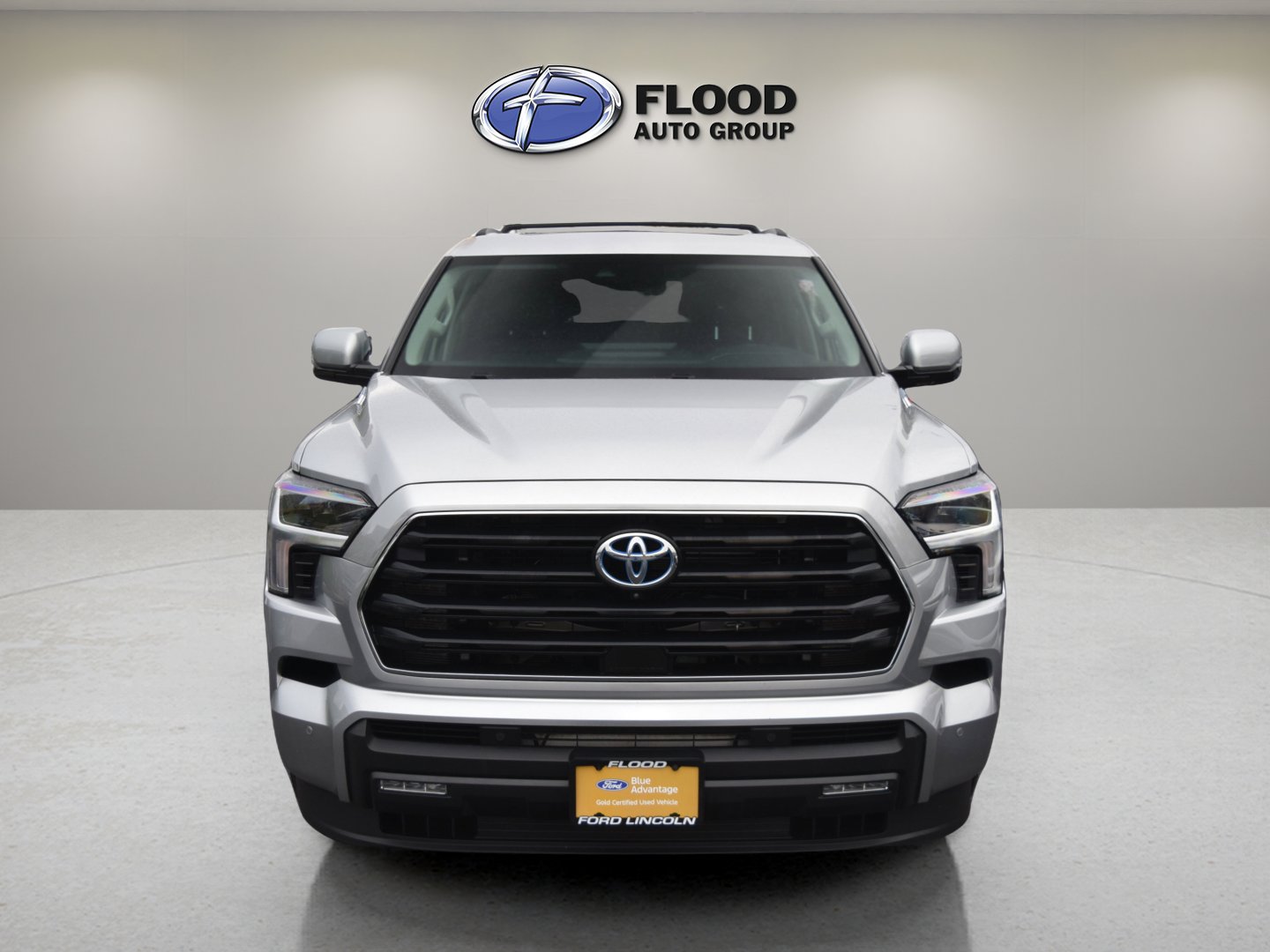 Used 2024 Toyota Sequoia SR5 w/ SR5 Premium Package AWD/4WD image 2