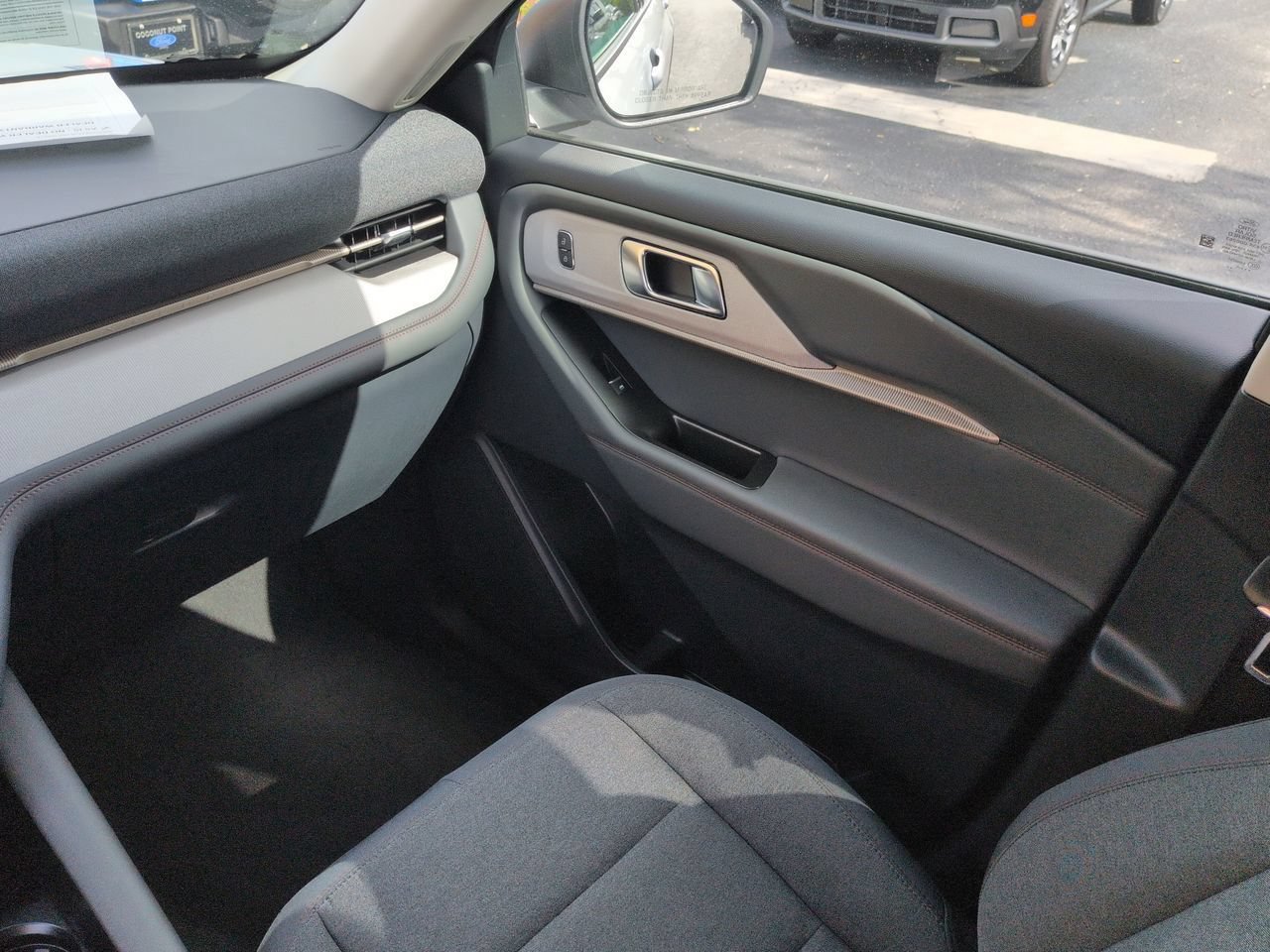Certified 2025 Ford Explorer Active RWD image 16