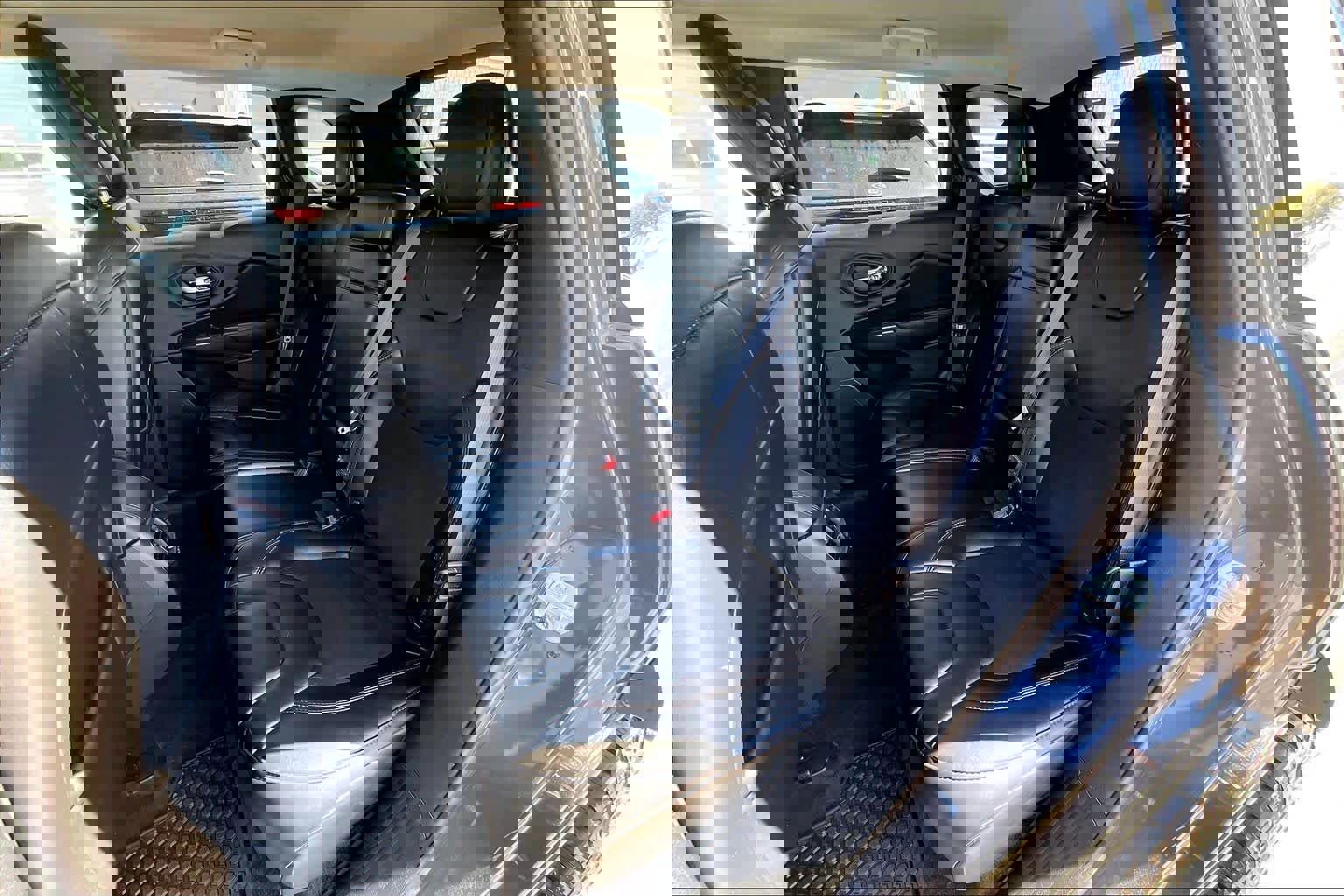 Used 2019 Jeep Cherokee Trailhawk w/ Comfort/Convenience Group AWD/4WD image 23