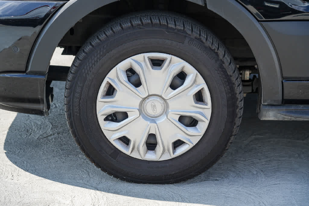 Certified 2025 Ford Transit 350 XLT RWD image 9