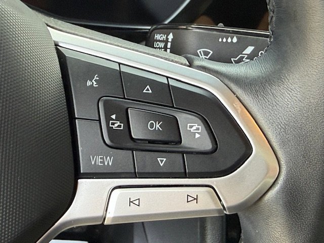 Used 2023 Volkswagen Jetta SE w/ Panoramic Sunroof Package image 12