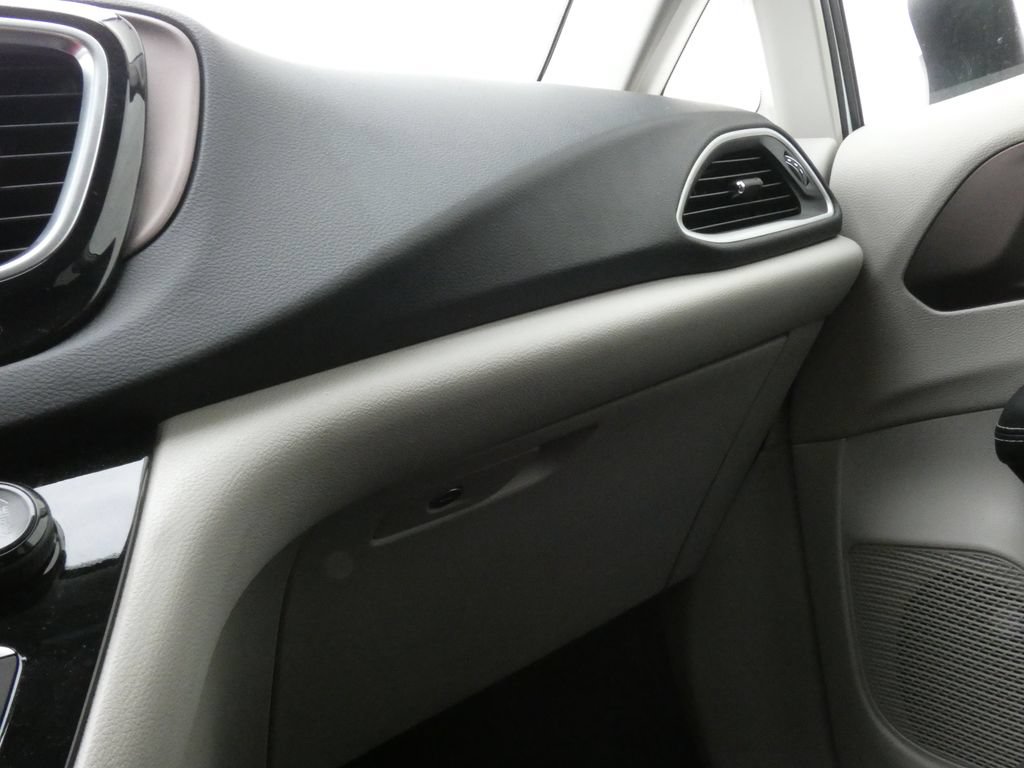Used 2023 Chrysler Voyager LX FWD image 28