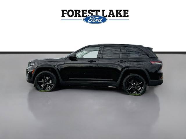 Used 2023 Jeep Grand Cherokee Limited w/ Black Appearance Package AWD/4WD image 4