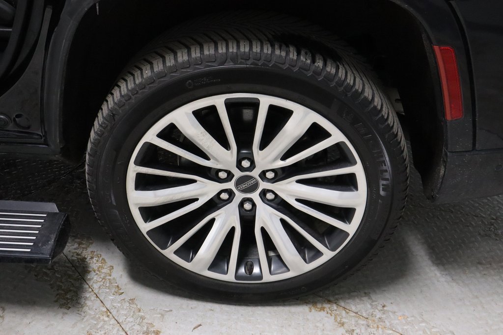 Used 2022 Jeep Grand Wagoneer Series III image 19