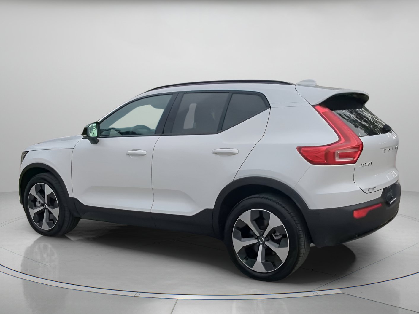 Used 2026 Volvo XC40 B5 Plus AWD/4WD image 19