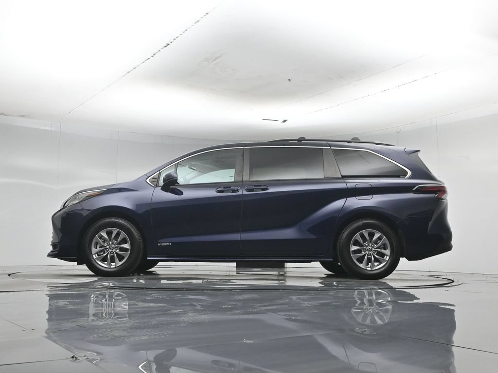 Used 2021 Toyota Sienna LE w/ LE Plus Package FWD image 56