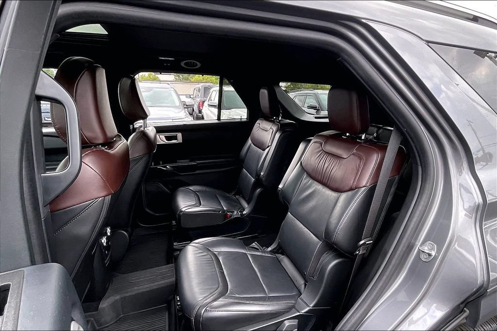 Certified 2022 Ford Explorer Platinum w/ Equipment Group 601A AWD/4WD image 25