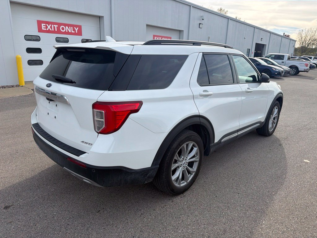 Certified 2023 Ford Explorer XLT w/ Equipment Group 202A AWD/4WD image 4