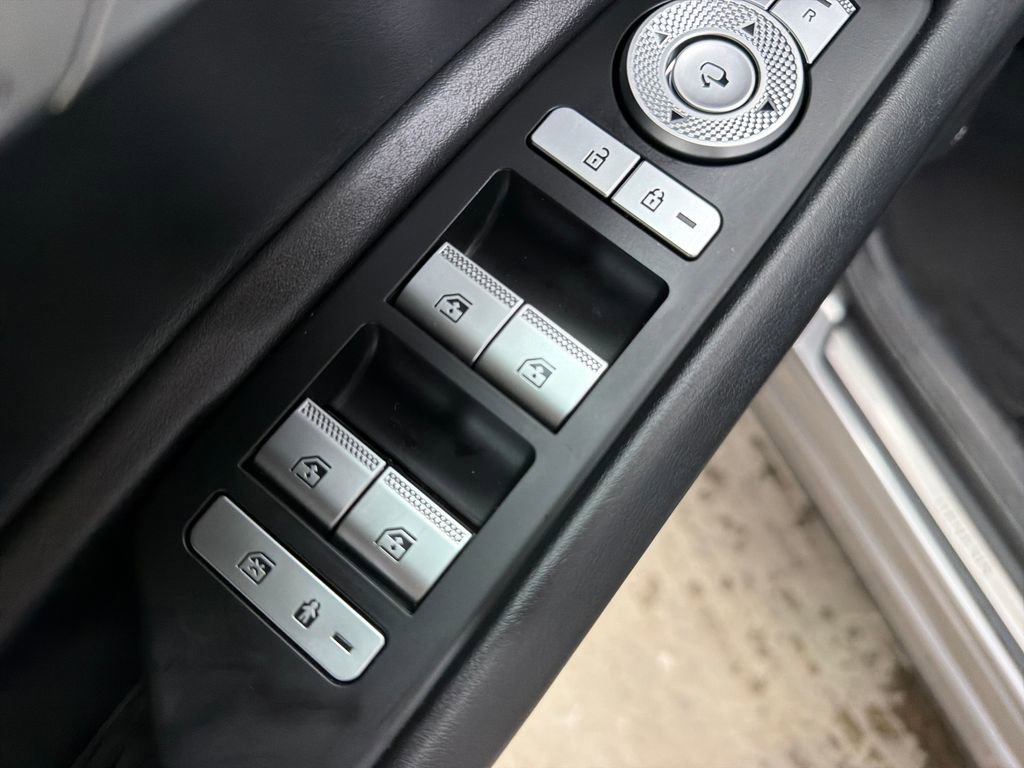 Used 2024 Genesis GV80 2.5T AWD/4WD image 17