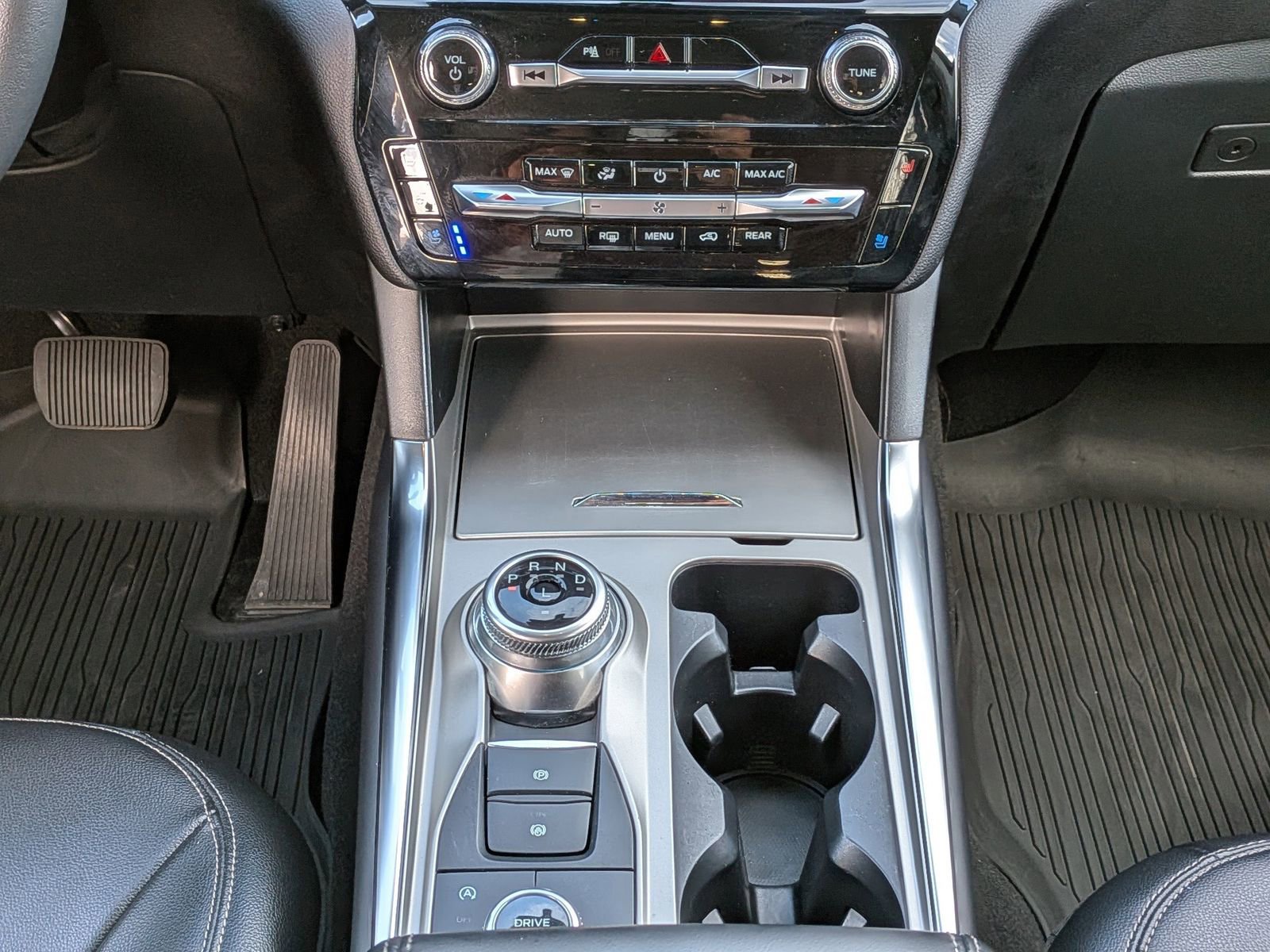 Certified 2023 Ford Explorer Limited w/ Equipment Group 301A image 20