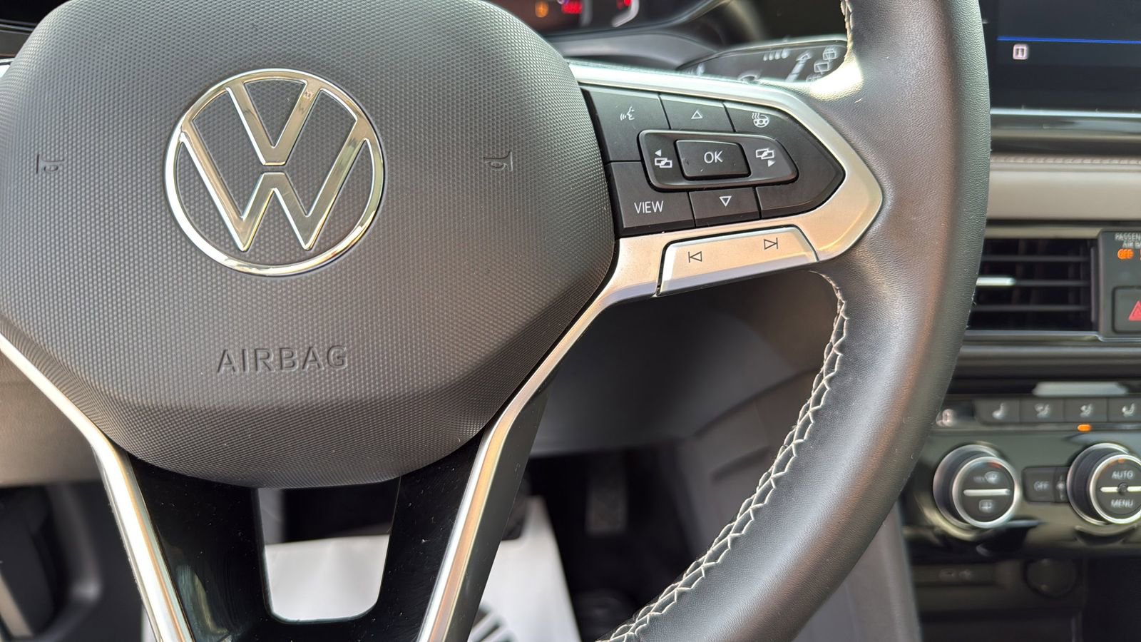 Used 2022 Volkswagen Taos SEL FWD image 15