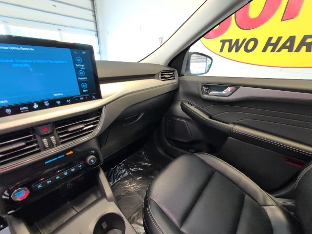 Certified 2024 Ford Escape Platinum AWD/4WD image 26