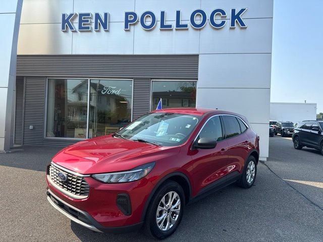 Certified 2023 Ford Escape Active w/ Tech Pack #1 AWD/4WD image 2