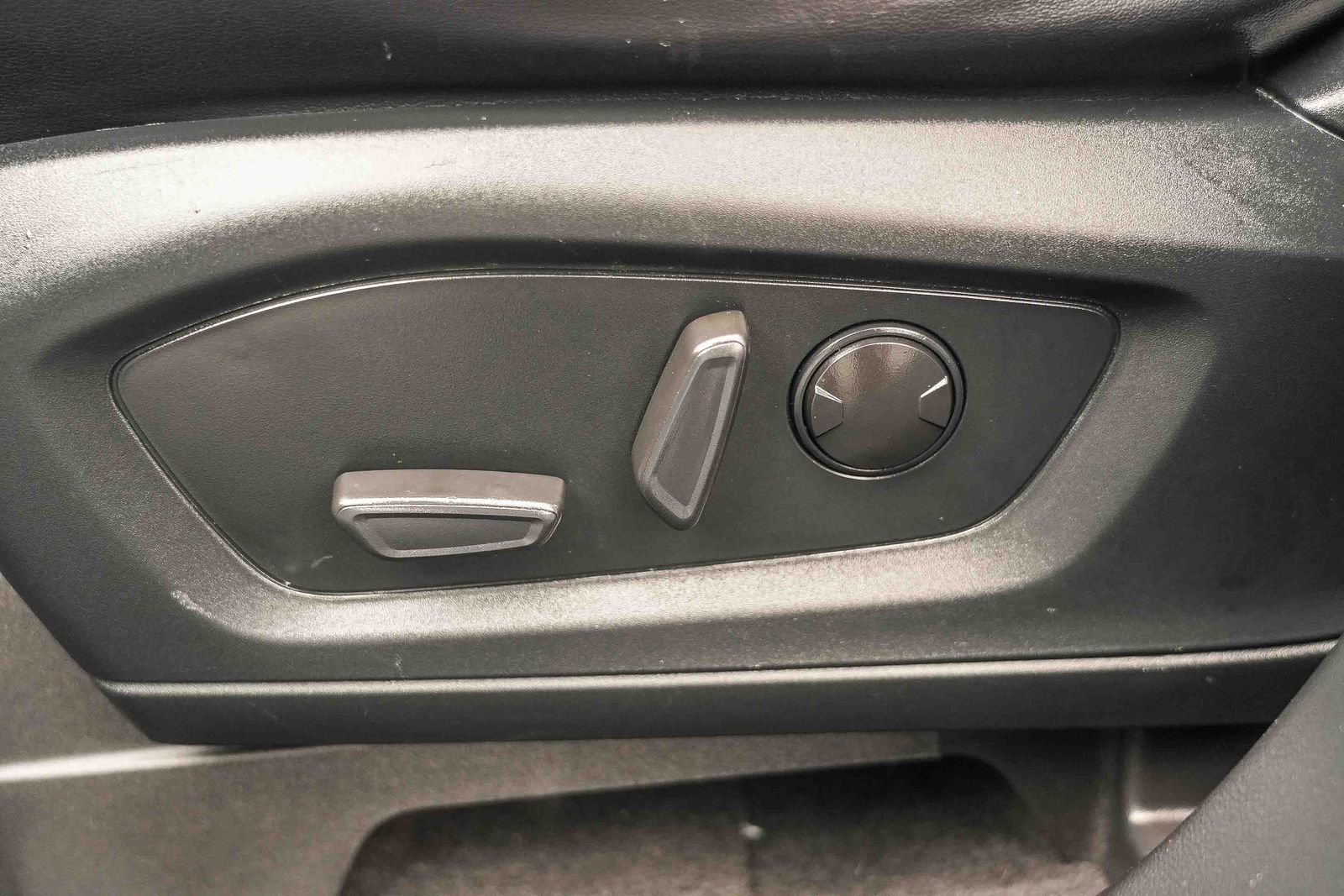 Certified 2021 Ford Explorer XLT w/ Equipment Group 202A image 21