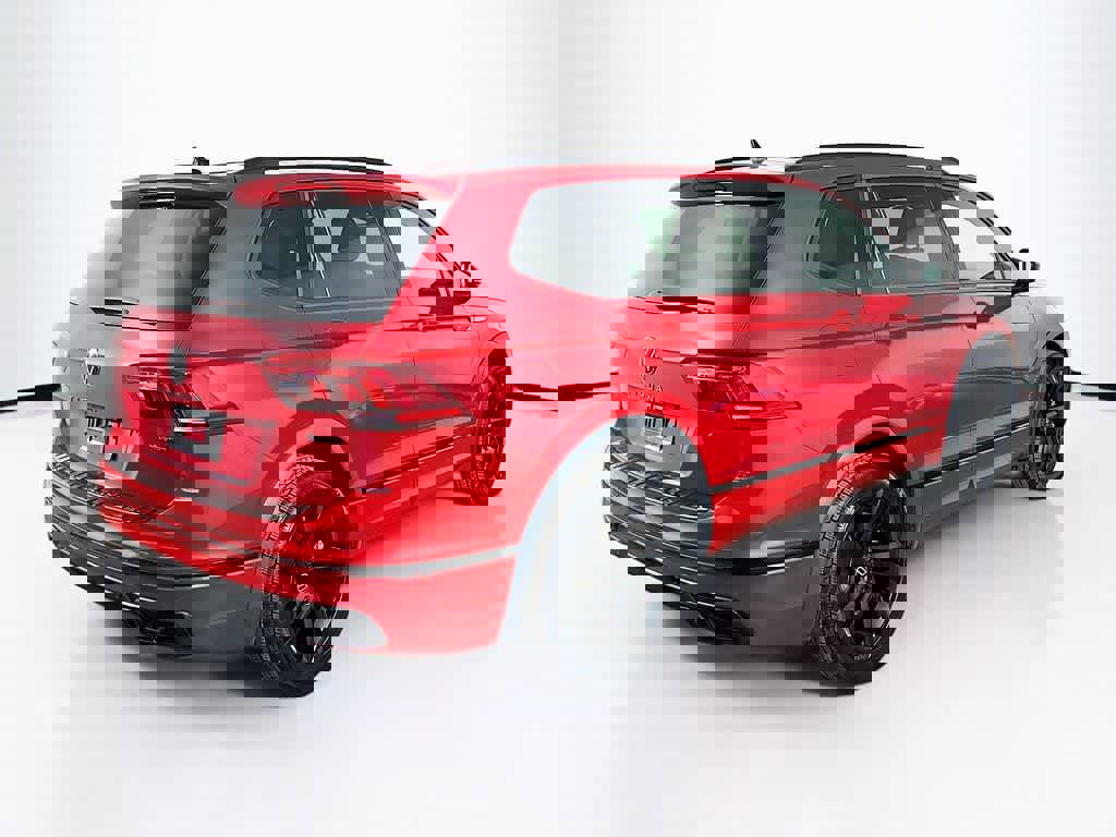 Used 2024 Volkswagen Tiguan SE R-Line image 5