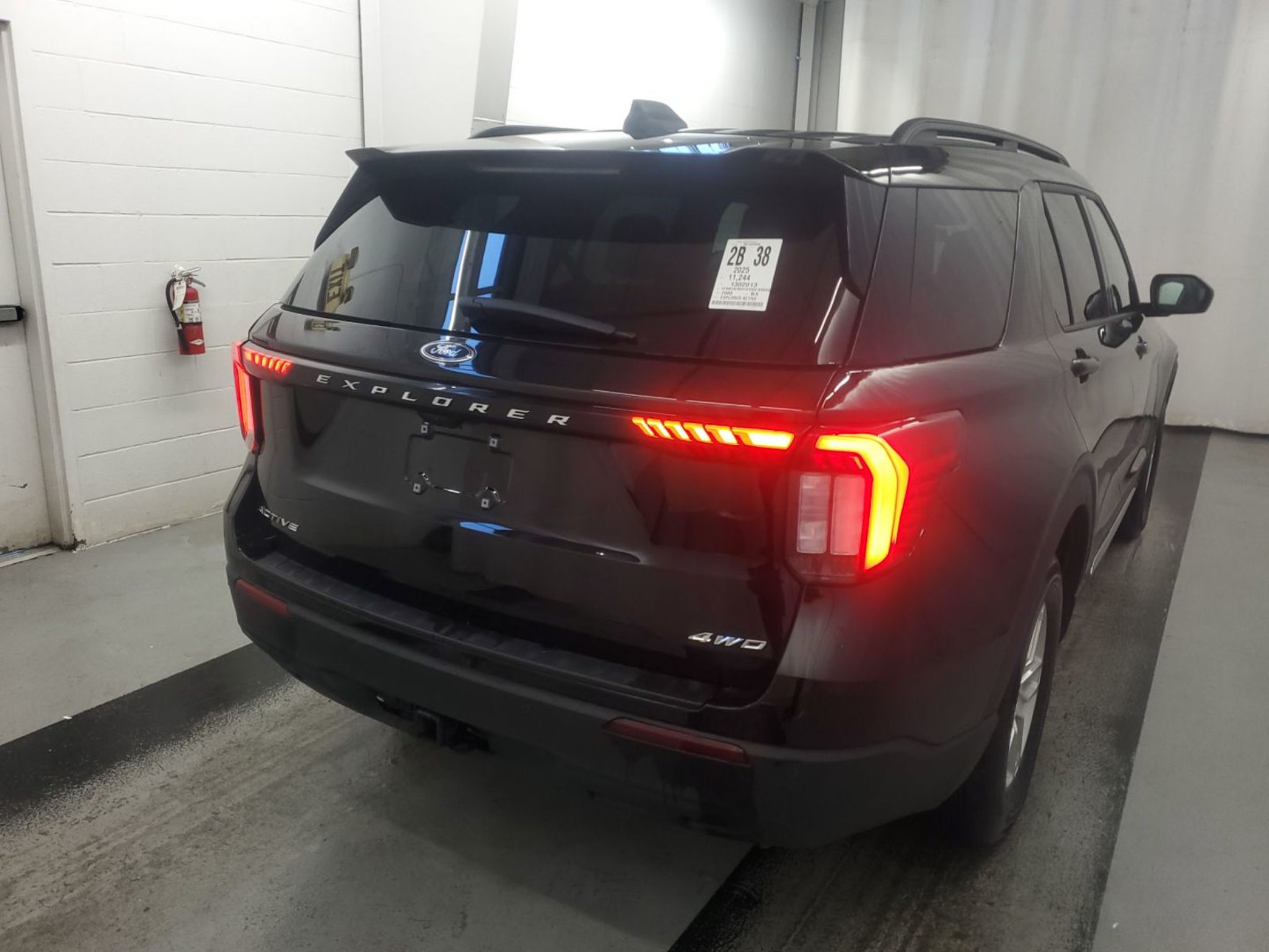 Certified 2025 Ford Explorer Active AWD/4WD image 4