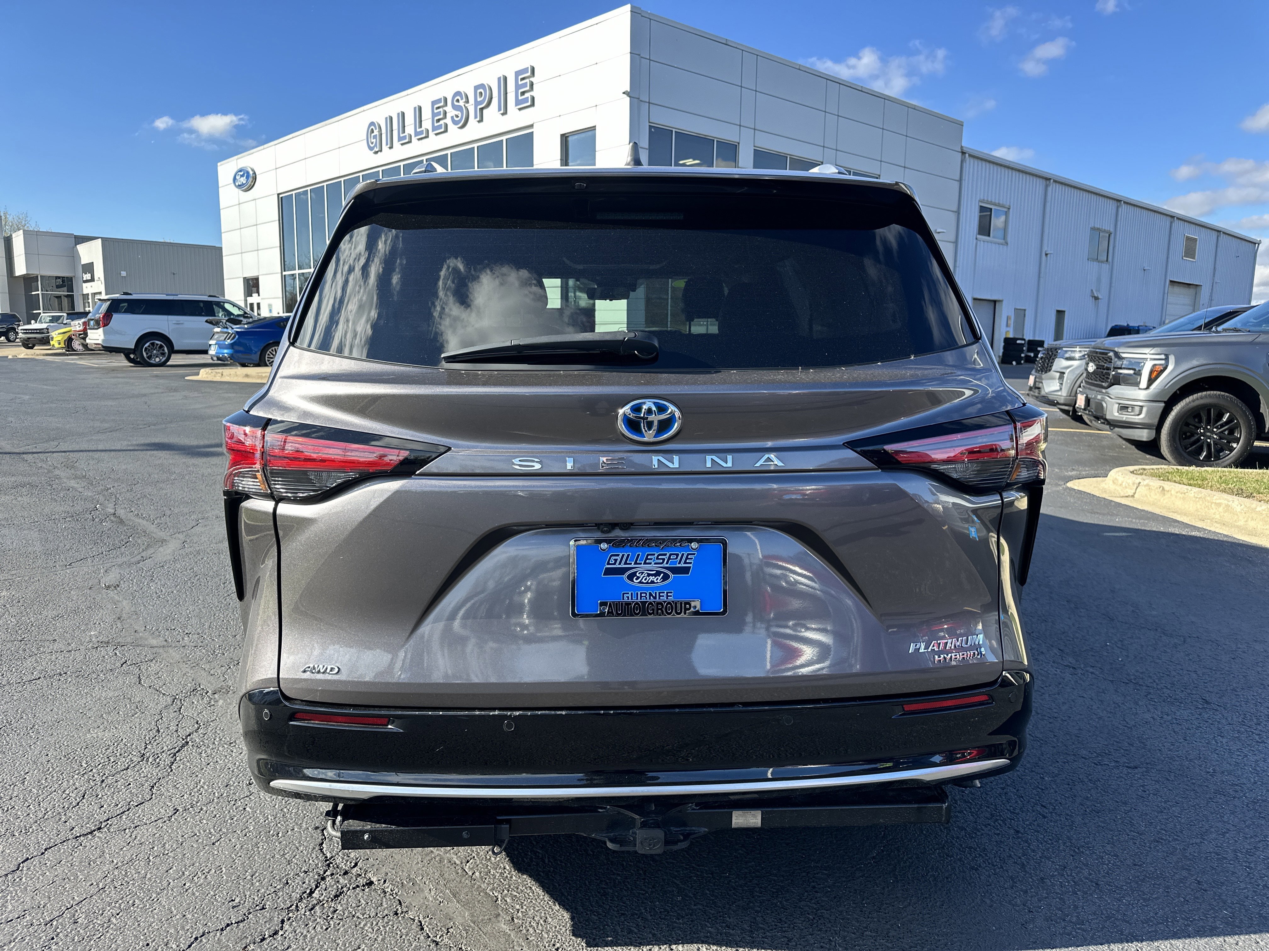 Used 2023 Toyota Sienna Platinum image 4