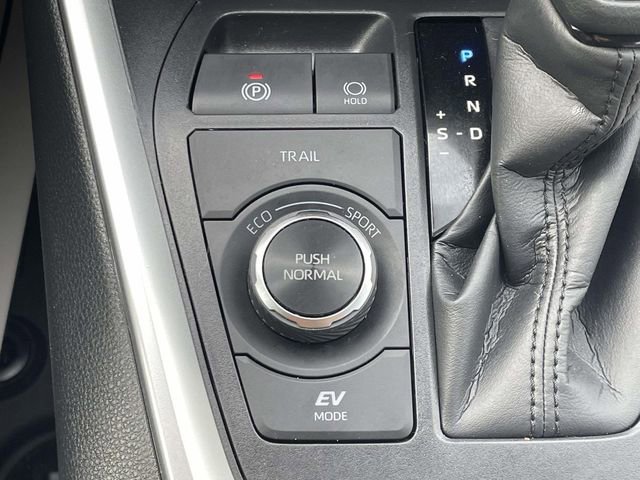 Used 2025 Toyota RAV4 XLE image 31