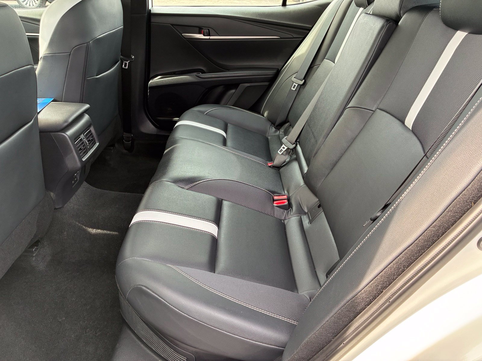 Used 2025 Toyota Camry SE FWD image 16