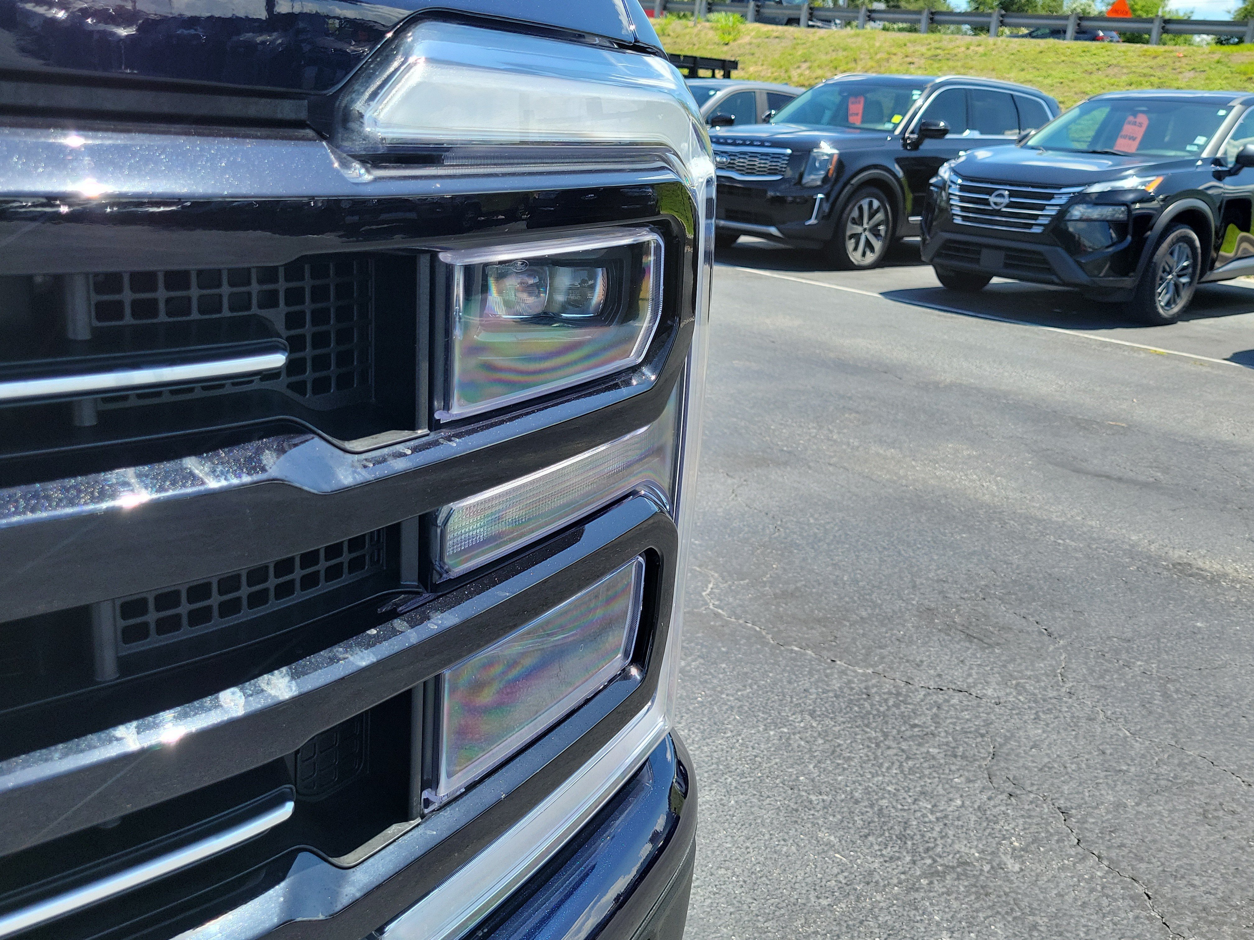 Certified 2025 Ford F250 Platinum AWD/4WD image 3