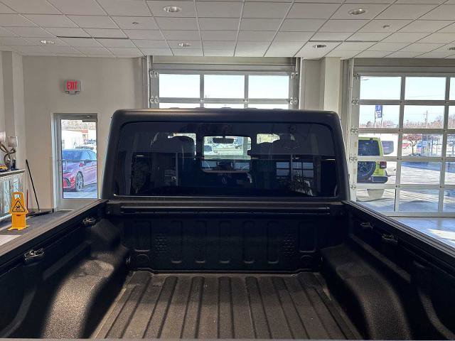Used 2020 Jeep Gladiator Overland w/ Uconnect 4C Nav & Sound Group image 25