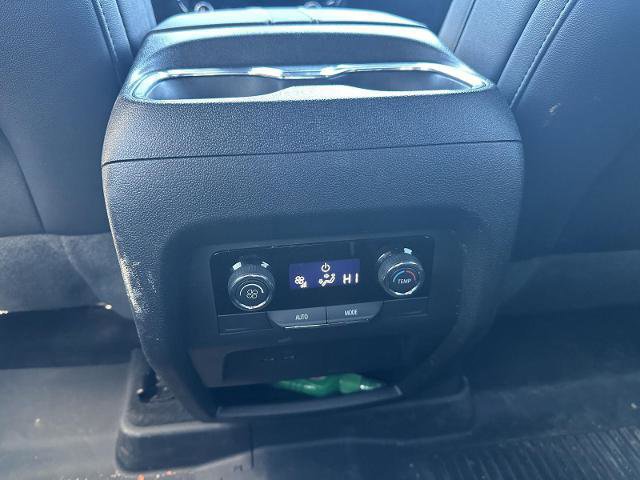 Used 2025 Chevrolet Traverse LT w/ Midnight/Sport Edition image 22