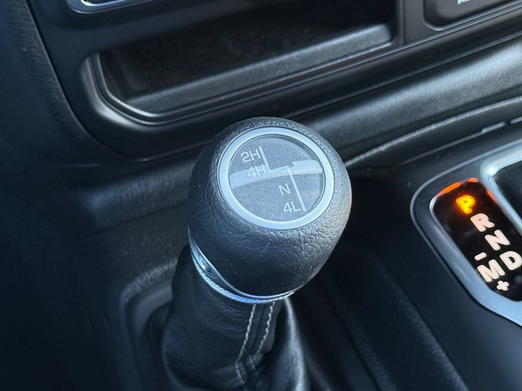 Used 2024 Jeep Gladiator Sport AWD/4WD image 17