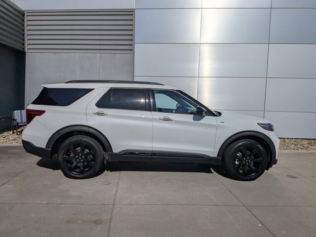 Certified 2023 Ford Explorer ST-Line w/ Class IV Trailer Tow Package AWD/4WD image 3