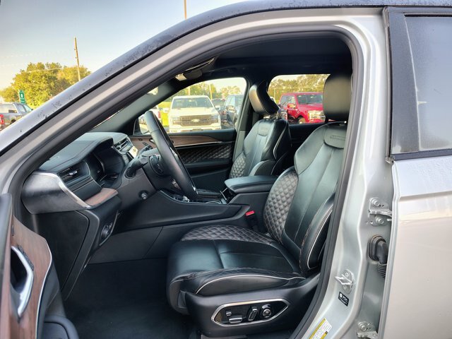 Used 2025 Jeep Grand Cherokee Summit w/ Obsidian Package AWD/4WD image 10