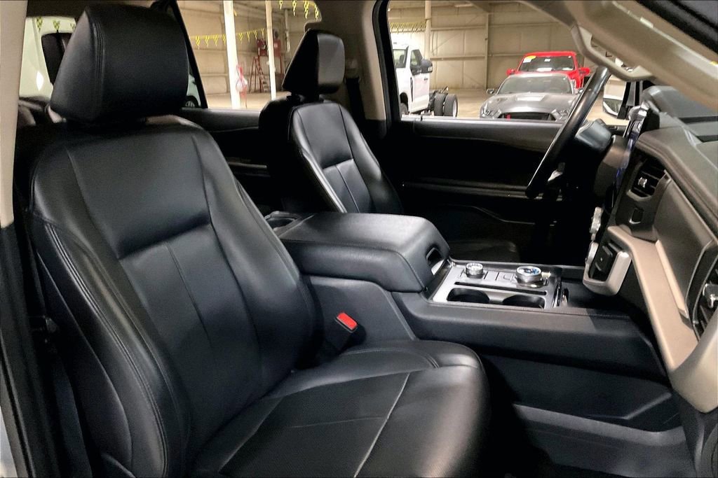 Certified 2024 Ford Expedition Max XLT image 9
