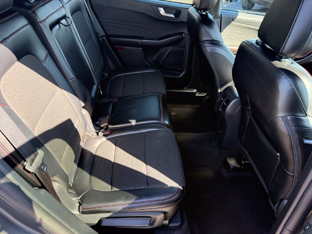 Certified 2025 Ford Escape ST-Line w/ Cold Weather Package FWD image 18