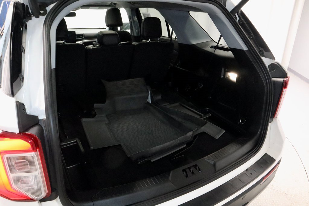 Certified 2022 Ford Explorer XLT w/ Equipment Group 202A image 14