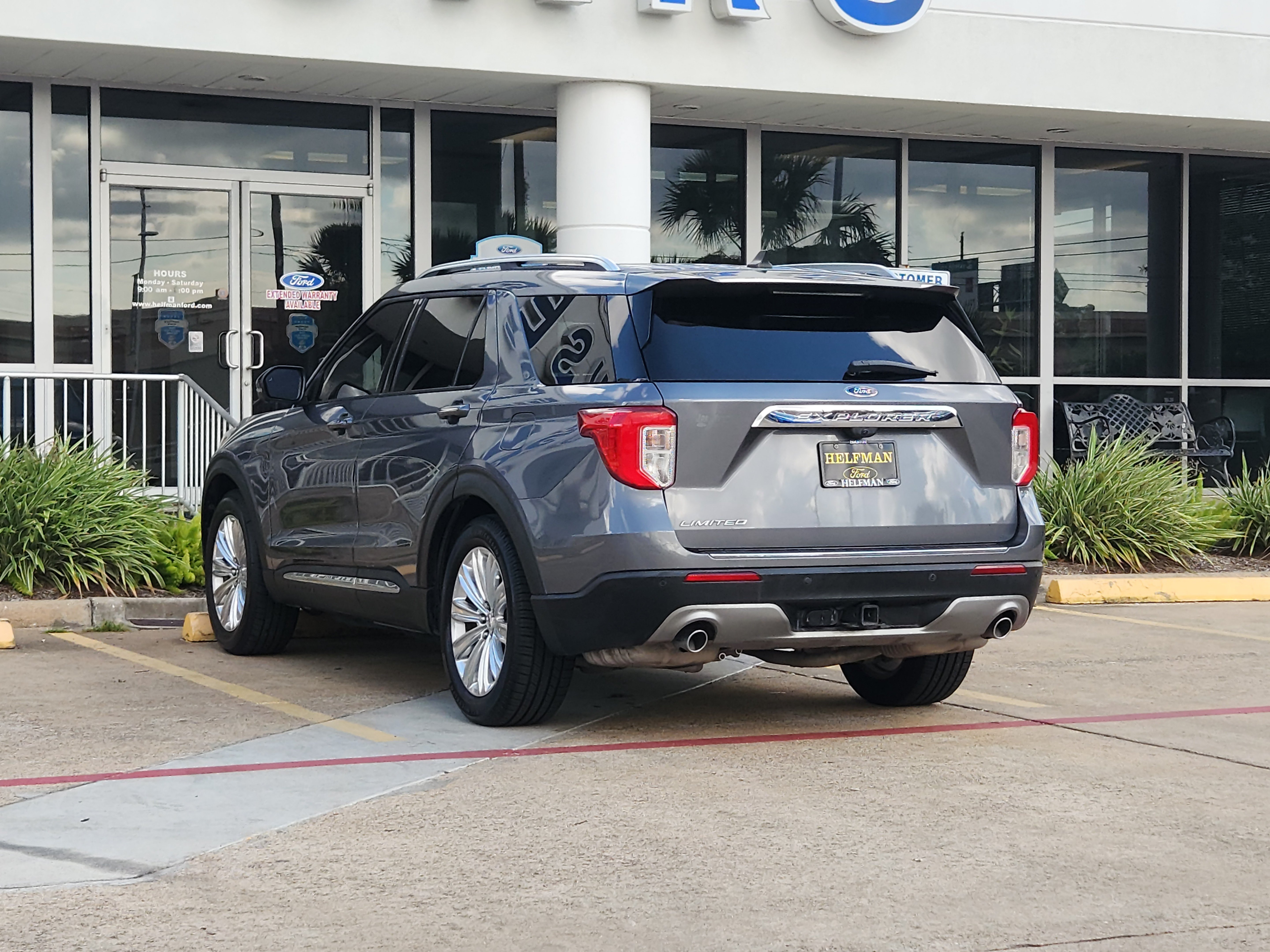 Certified 2021 Ford Explorer Limited w/ Equipment Group 301A RWD image 4