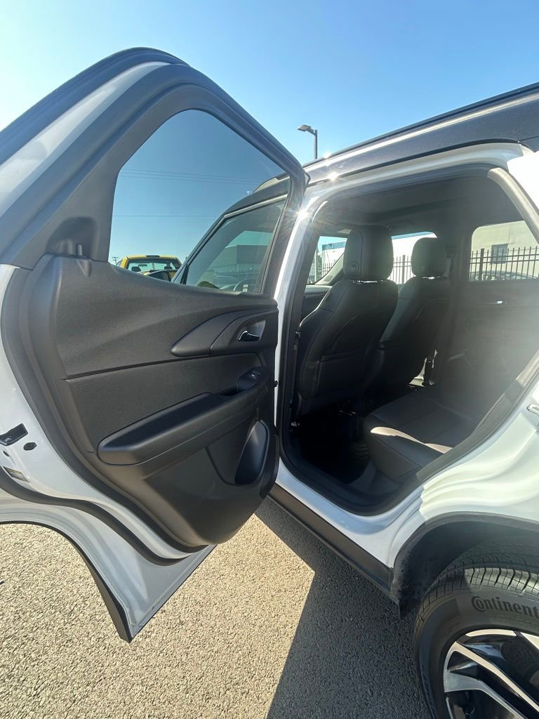 Used 2025 Chevrolet TrailBlazer RS w/ Convenience Package AWD/4WD image 29