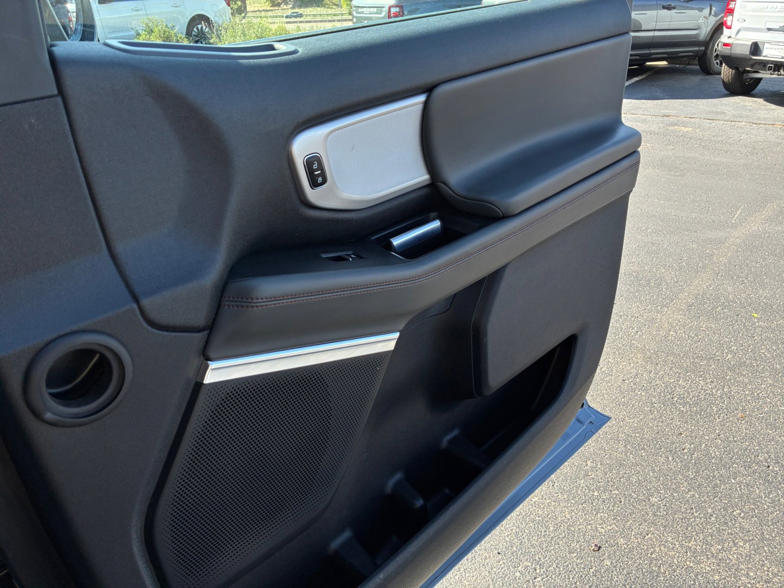 Certified 2025 Ford Expedition Active AWD/4WD image 16