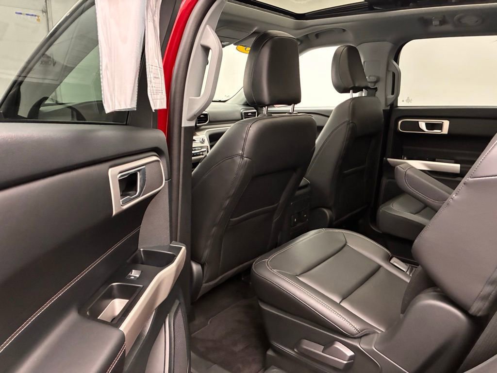 Certified 2023 Ford Explorer XLT w/ Equipment Group 202A image 31
