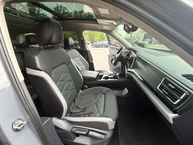 Used 2024 Volkswagen Atlas Peak Edition SE AWD/4WD image 32