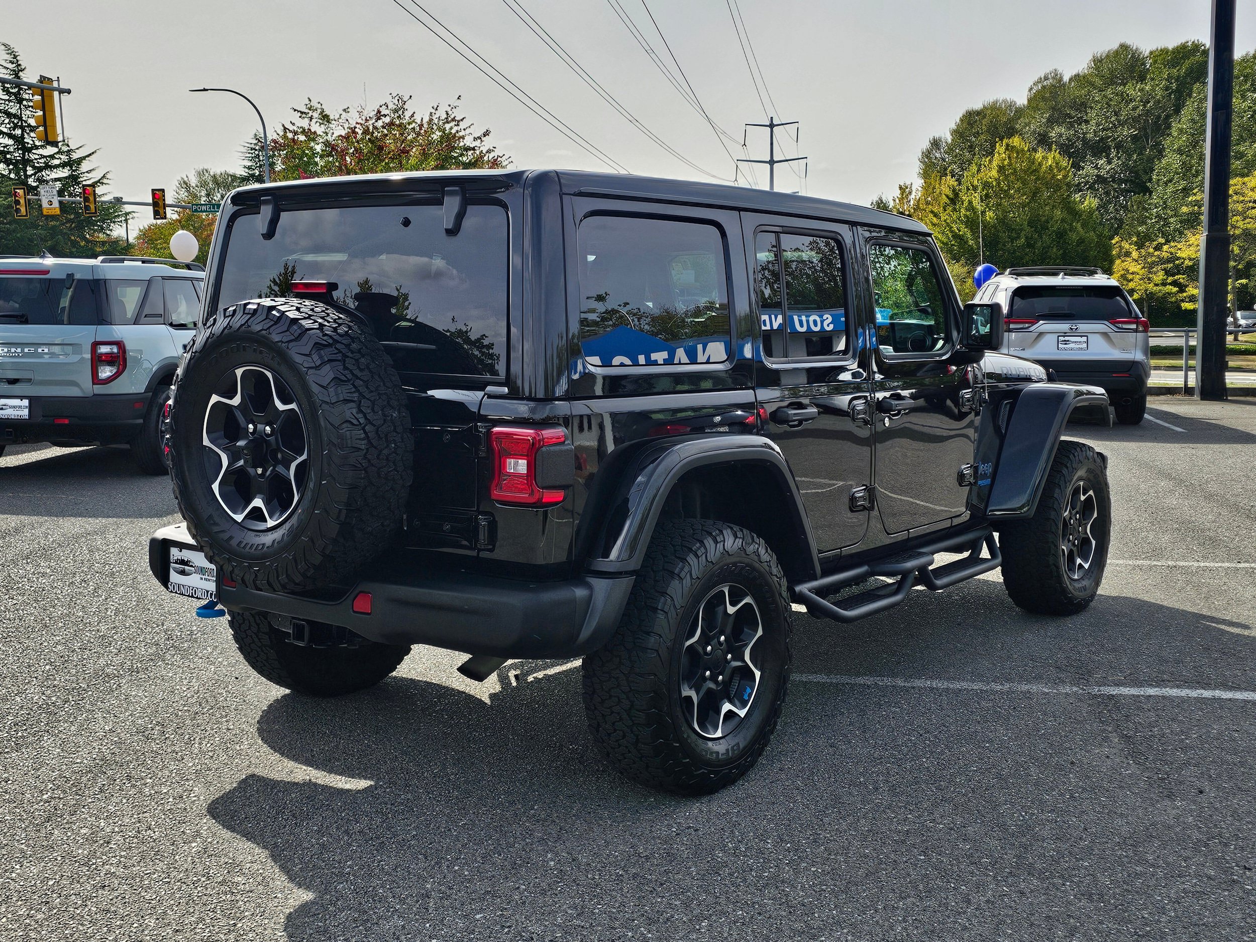 Used 2022 Jeep Wrangler Unlimited Rubicon 4xe w/ Steel Bumper Group AWD/4WD image 5