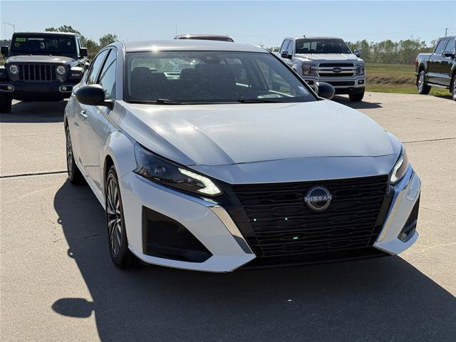 Used 2025 Nissan Altima 2.5 SV FWD image 2