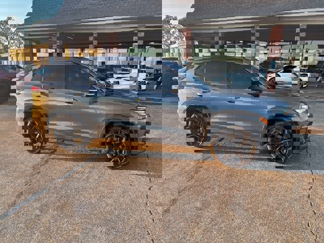 Used 2025 Volkswagen Tiguan SE R-Line image 8