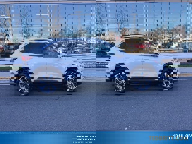 Certified 2024 Ford Escape Platinum w/ Premium Technology Package image 9