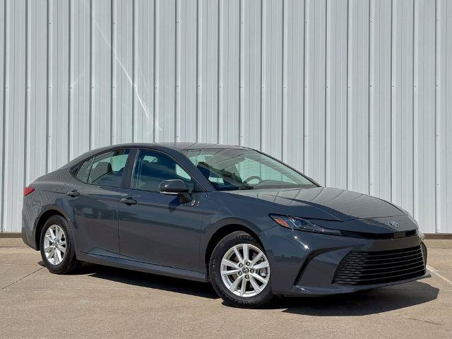 Used 2025 Toyota Camry LE FWD image 8
