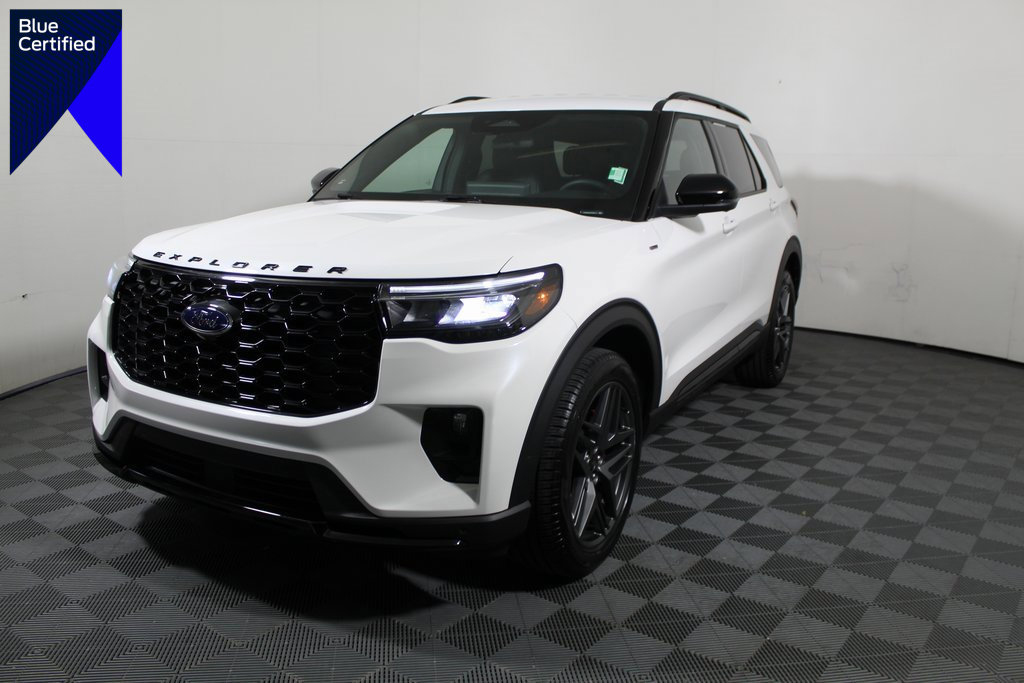 Certified 2025 Ford Explorer ST-Line w/ ST-Line Street Pack image 1