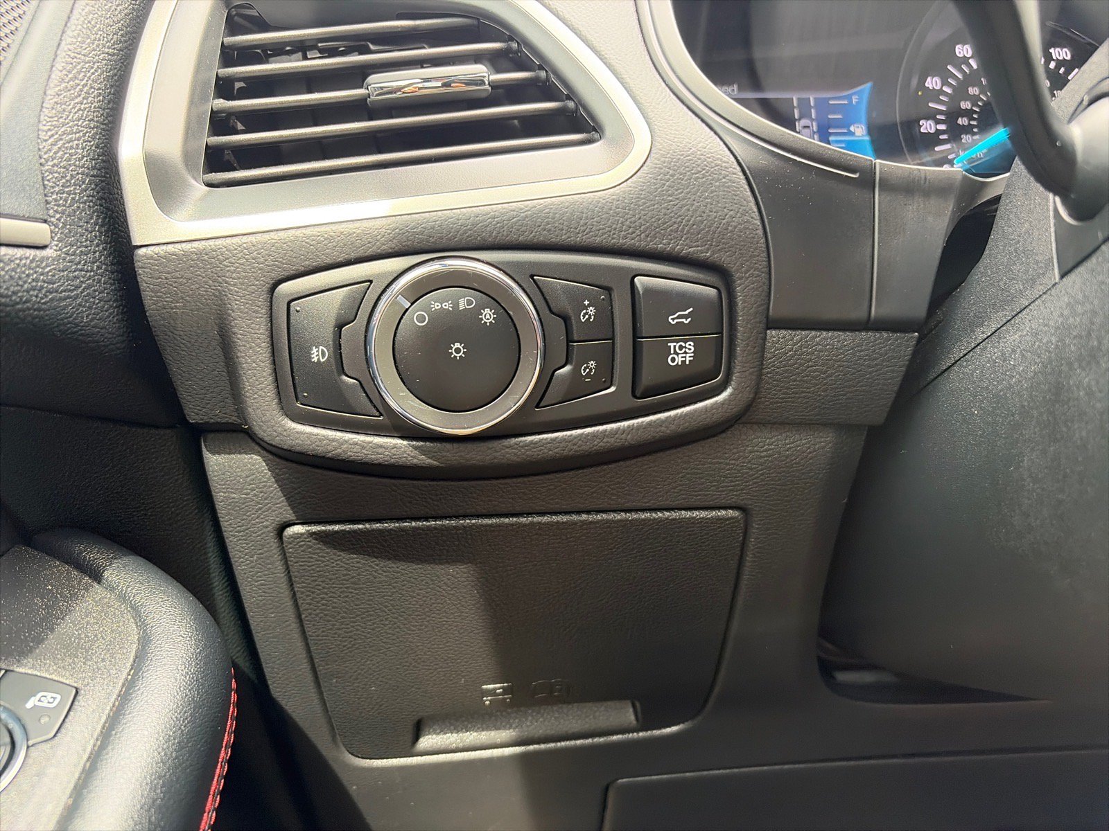 Certified 2024 Ford Edge ST-Line AWD/4WD image 25